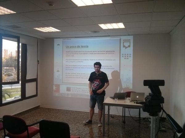 phpvalencia's tweet image. Comienza la charla de @slaimer sobre #OAuth en @geekshubs Síguela en directo en youtu.be/KONIDG1wp4g