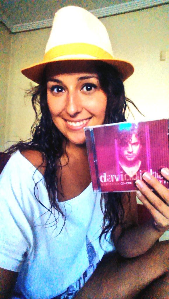 Lorenaanerol's tweet photo. Primer regalazo del día por @MariLuzvimo y el cuñao!!! Me encanta!!!! 😁😁😁😁 http://t.co/AZX05SzemW
