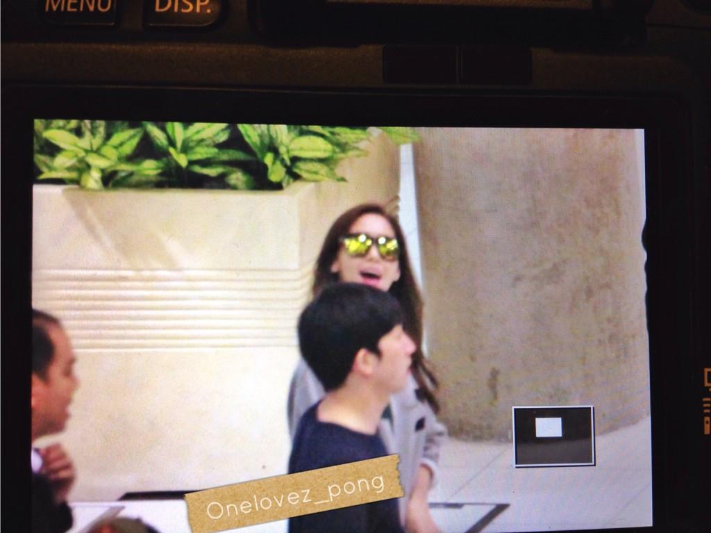 [PIC][25-06-2014]YoonA khởi hành đi Thái Lan để tham dự "Fan Meeting in Thailand: Yoona & I" vào chiều nay BtaFx-GCcAA0_qx