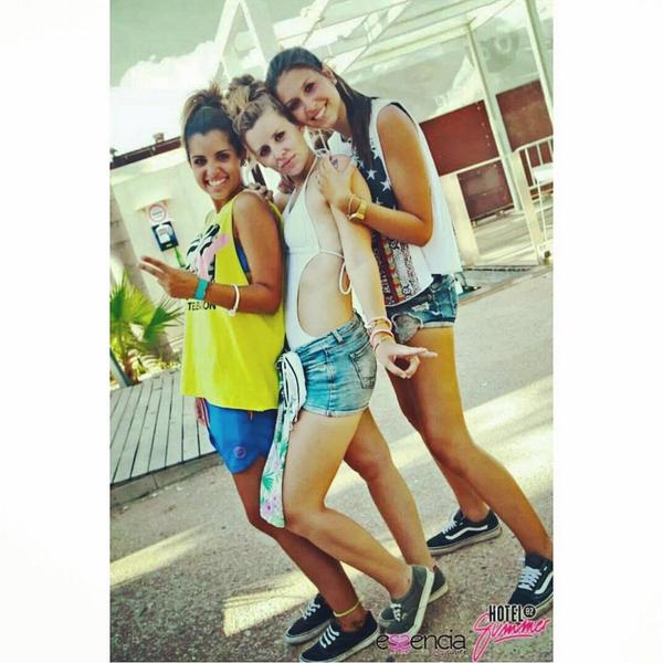 Cynttt5's tweet photo. @paulis_4 #irene os quiero bellasss http://t.co/CQyY1Bqw91