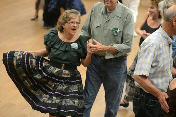 SFsquaredance's tweet image. There's a newspaper article about the Tam Twirlers! marinij.com/marinnews/ci_2…