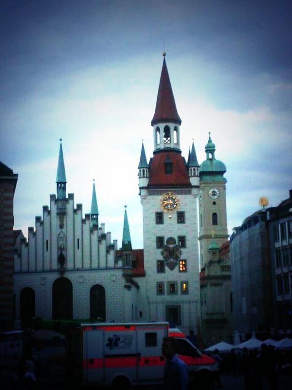 Elenag_b's tweet photo. En Munich os espero @Maria_gb7  y @laugb0587 http://t.co/QSiaXo48cg