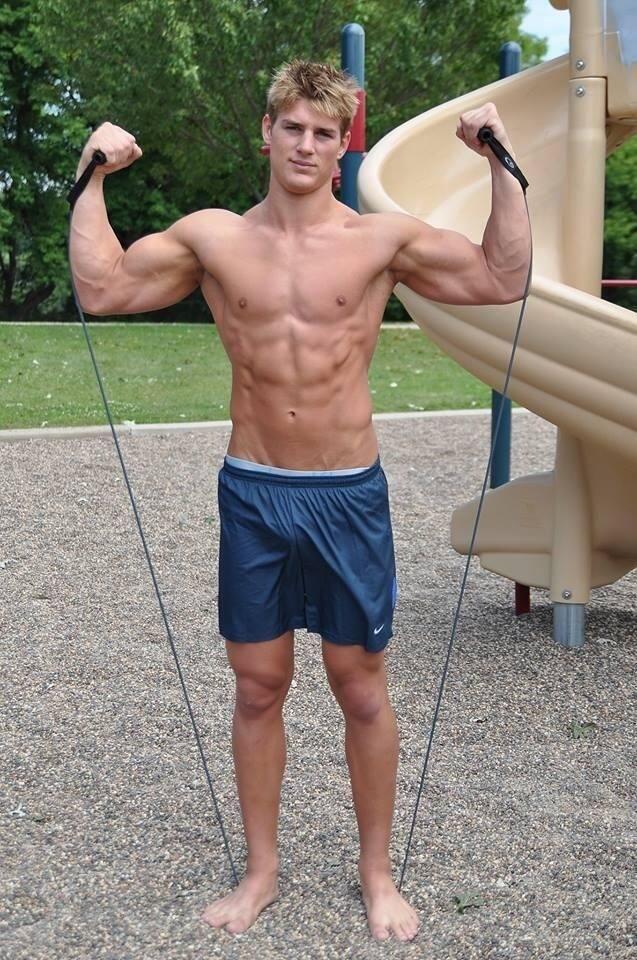 BtaUEBUIIAE7Uym.jpg:large