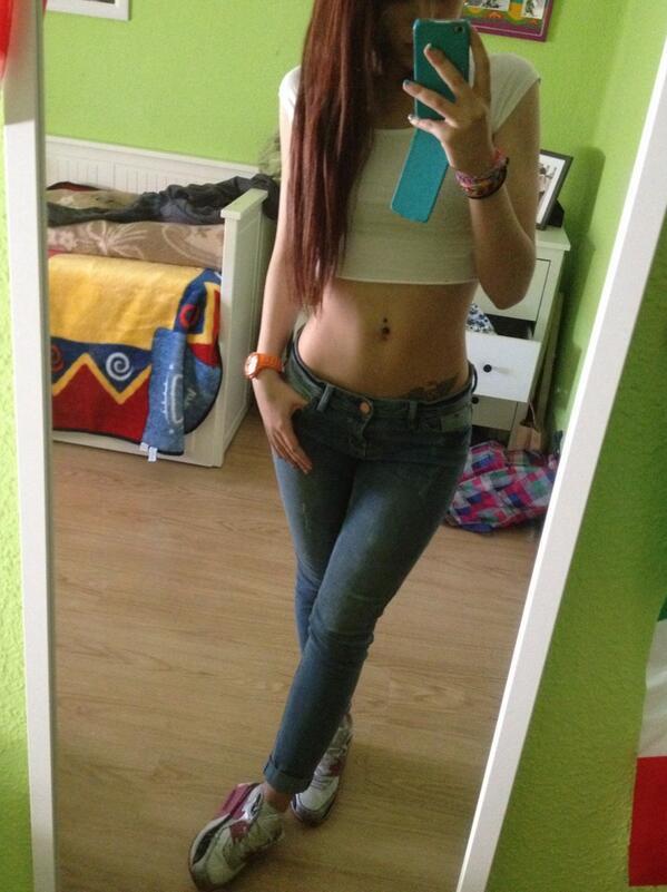 HelReactions's tweet image. Cuando buscas calderilla por los bolsillos