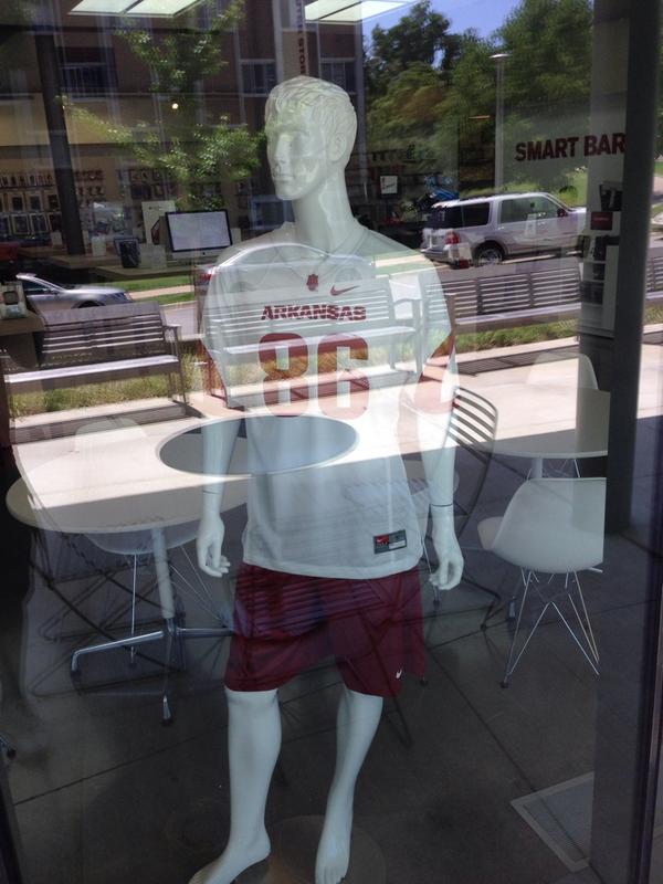 III_Flowers's tweet photo. Get your exclusive 2014 razorback jersey. "Only one location, so it's nearest you" lol #get86d http://t.co/s1MJFUDJNe