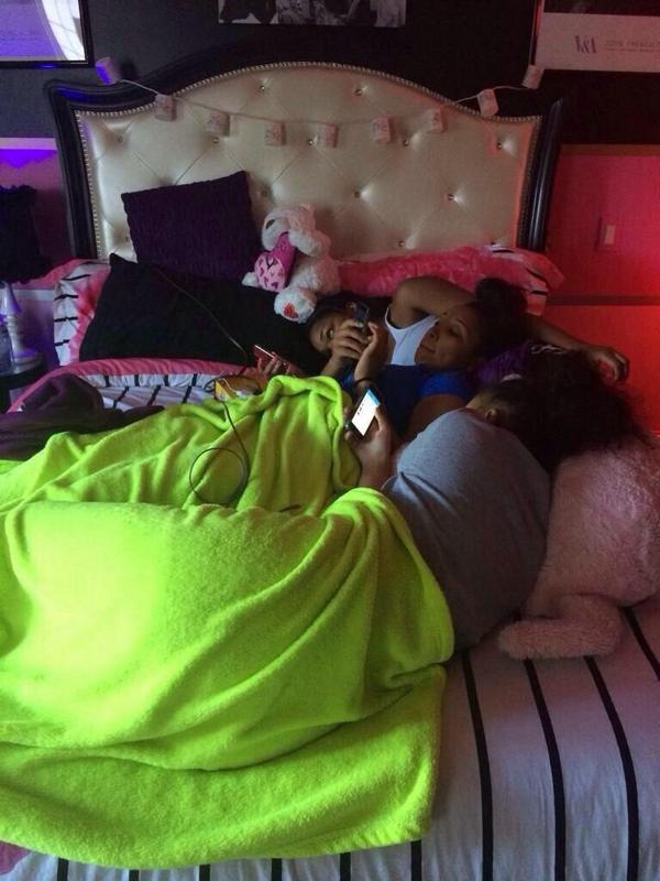 allestweetsx's tweet photo. Me when I'm with my friends http://t.co/sdGTefJRgh