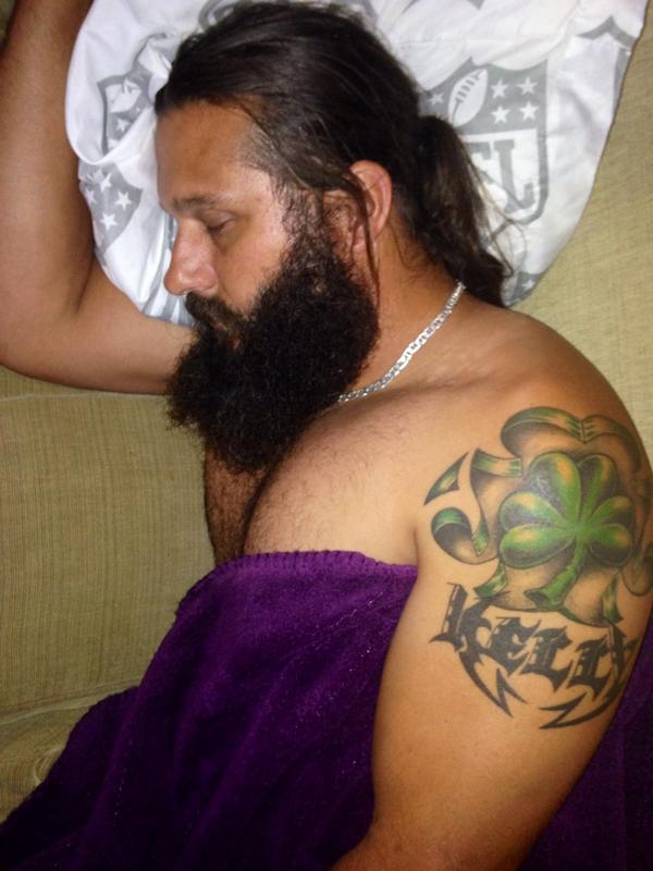 air25632's tweet photo. RT @GentryNikki: RT @Jkellykelly: __ #sleepingbeauty #kellykelly #thebeast #beardsituation #payback __________ http://t.co/fIYVDpuczV