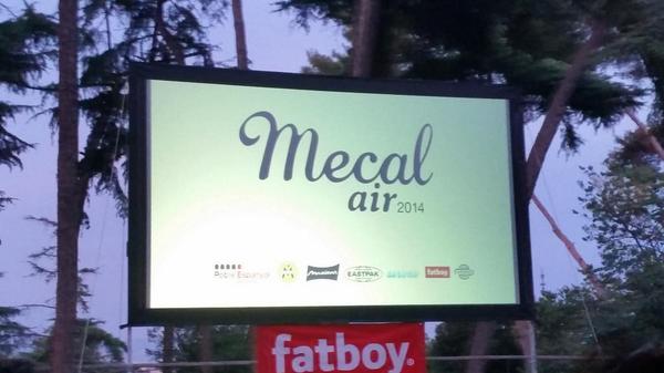 davidtm's tweet photo. Watching short films in el Poble Espanyol with @Samuelillo and Cristina http://t.co/5qr3Ksnaek