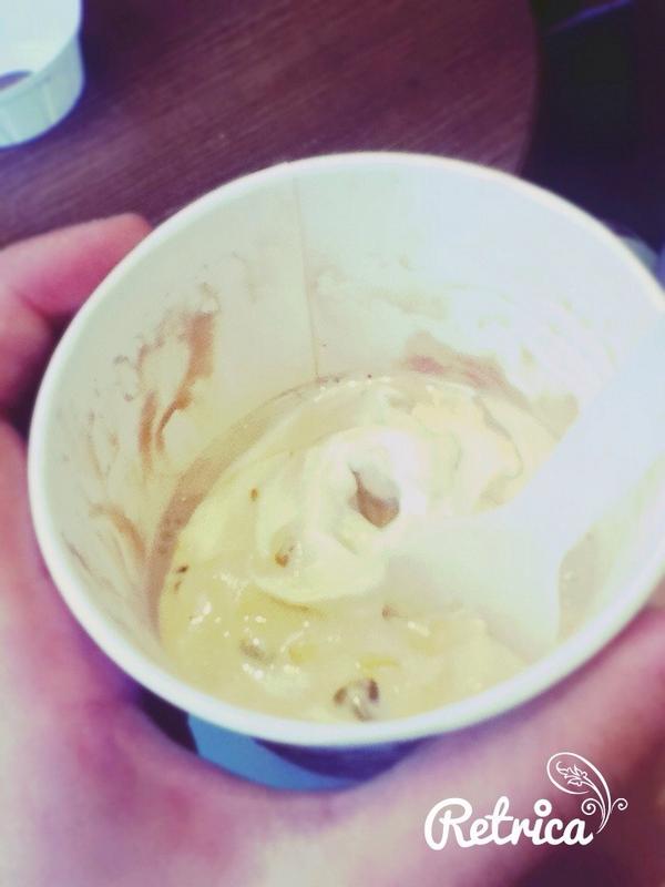 MeriMinecraft's tweet image. eating McFlurry Twix