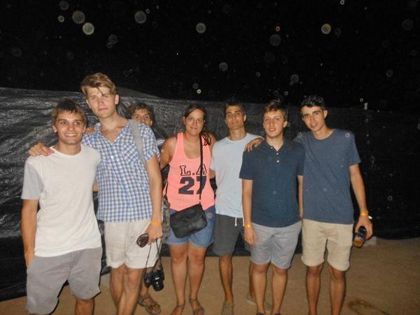 lMarionaaES's tweet photo. @JordiPareta @AleixCansell @lucashopebalil @aniolalabau @EduardFrigola @paufeliu #RiurePerviure #BarraquesSalt ♥ http://t.co/n4dUNUdtfI