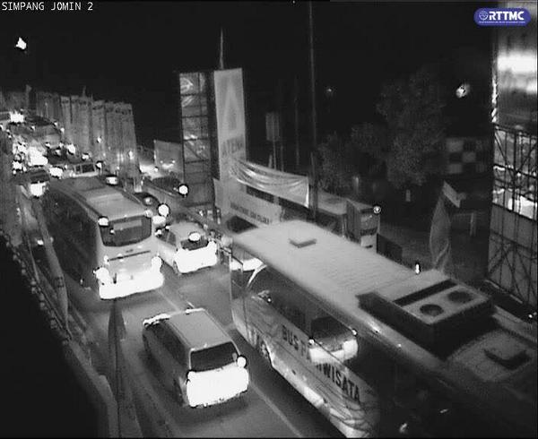 Jalur Simpang Jomin terpantau padat lancar..dihimbau para pemudik hati hati #RTTMC2014