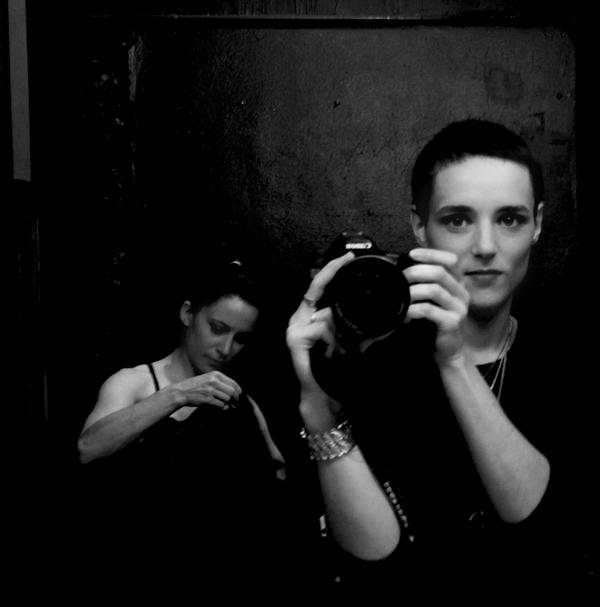 Así como la banda Savages, haz foto con actitud...
#CanonYyo