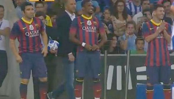 sport's tweet photo. Deco, Eto'o y Messi en el momento de entrar en el terreno de juego http://t.co/P4A1TSUsRS http://t.co/6GQqw4TLyu