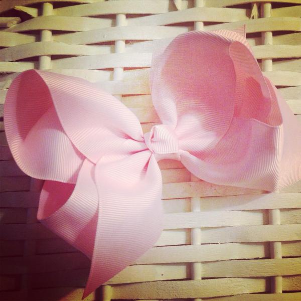 bowtiful_bow's tweet image. **SUPER SIZE BOW*** 
Light pink bow £3.00