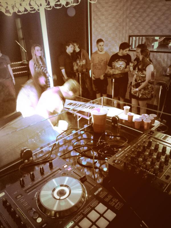 DJLouisPearson's tweet photo. Happening right now at @BennettsBar #beerpong http://t.co/Io8zV7d5yR