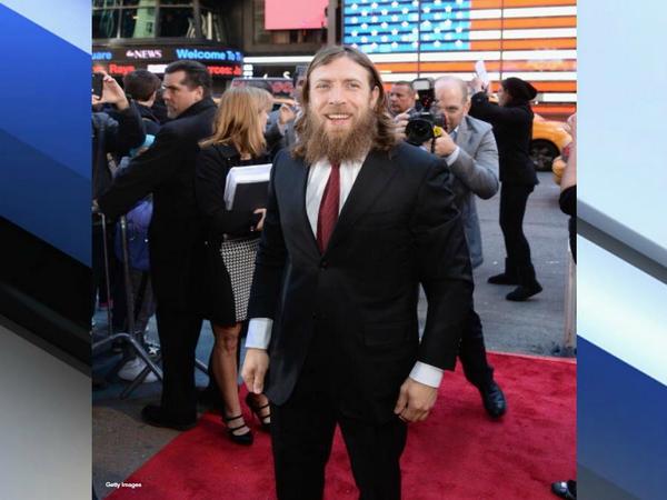 abc15's tweet photo. JUST IN: WWE star @WWEDanielBryan stops burglar in #Phoenix http://t.co/SBpZA39rJg #abc15 http://t.co/vciJKVOVBa