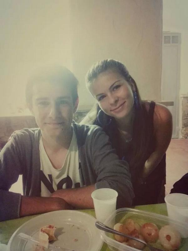 GiovaCar18's tweet photo. Hey @flaviat7 rember?<3
#Mybhirtday #Cugina #Top http://t.co/WiMTjB1EEZ