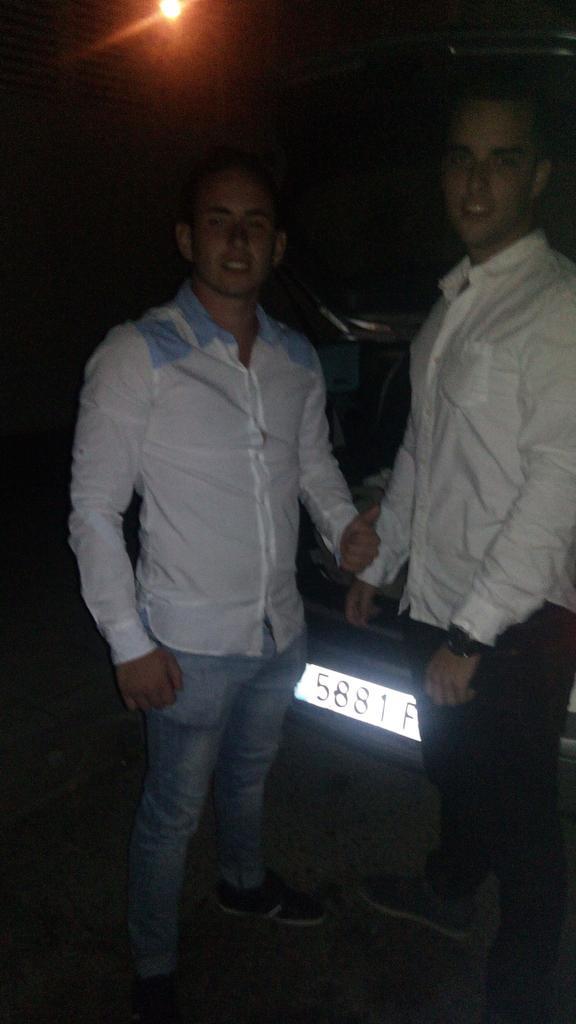 miguelokino94's tweet photo. De mindoneo con @Alejandro_Sdiaz http://t.co/0DyFLQlnKU