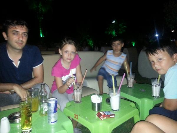 Serkan_DOGEN's tweet photo. Günün yorgunluğunu atıyor Menekse Mustafa Koray Damla (@ Matisse w/ 42 others) https://t.co/ltJlXO1dlE http://t.co/T7IaStRkcc