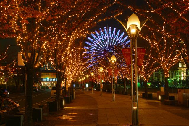 神戸観光のま 君 神戸観光 神戸ハーバーランドのガス燈通りです 通り沿いにあるモザイクからは 神戸 ポートタワーや海洋博物館などシンボリックな建物の夜景が美しく デートにお薦めの場所です 神戸観光 T Co Y45px3lsrd Twitter