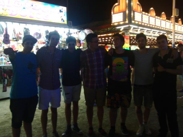 JaviRp15's tweet photo. Aquí con @mangelrogel que nos pidió una foto y aunque iba sudado se la aceptamos. @seb4stian_ @ferfern8 http://t.co/5IZ791Rj9Z