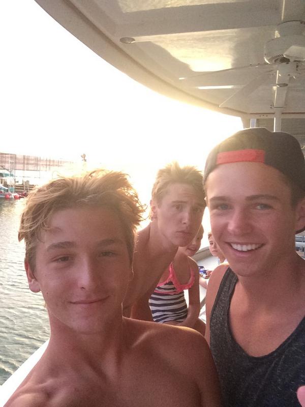 jarett_hale's tweet photo. Good week tho #LP2k14 http://t.co/r4P6GEImcH