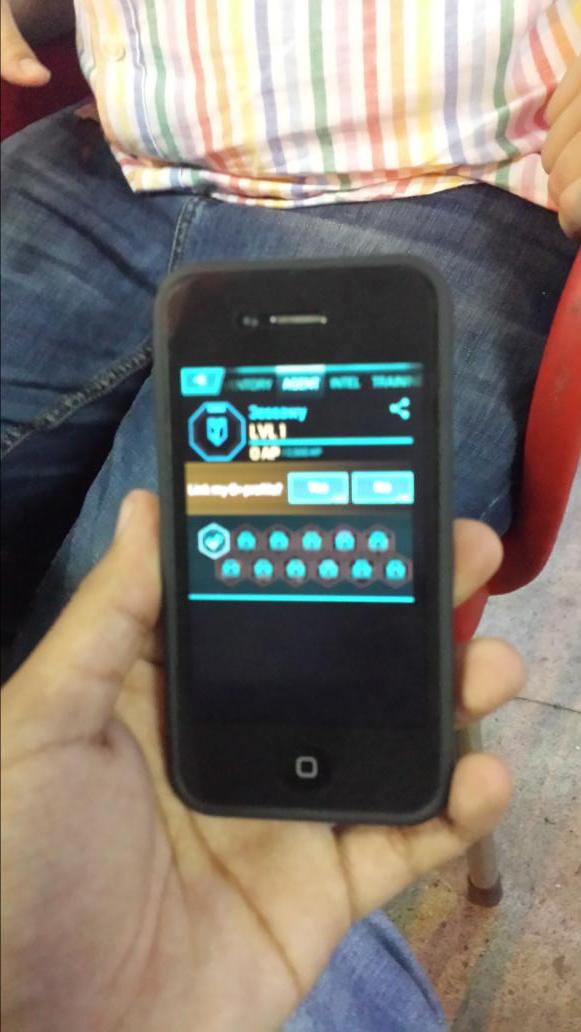 EmilMichaiel's tweet photo. My ingress recruits #IngressRecruits http://t.co/VbxZAkt7Et