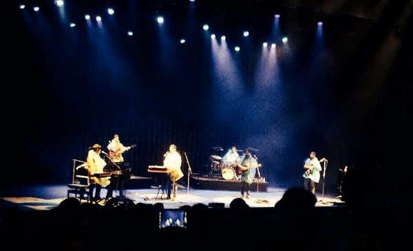 napla9's tweet photo. @amicsdelesarts i fer quelcom difícilment igualable. Tots ens hem vestit igual! Al cor del glamour de la costa brava! http://t.co/pFPdruB7Lo