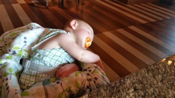 LisaAndres410's tweet photo. Rhett fell asleep in his highchair at the restaurant!! #babyadventures http://t.co/dORlOQ2huX