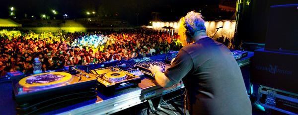 UmbriaJazz44's tweet photo. @realdjralf 
Ph Karen Righi http://t.co/UuJLkLs2Um