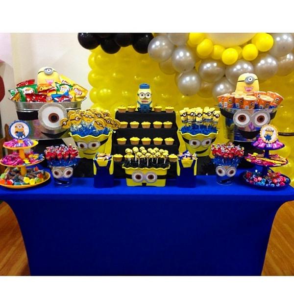 minions on twitter mesa de pastillas de los minions