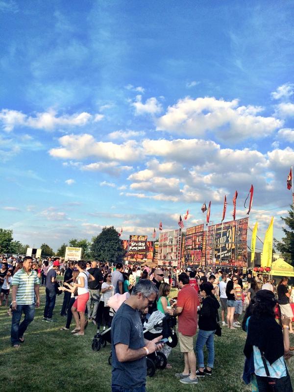 Thx for sharing! MT <a href="/Dogpaddling/">Dog Paddling </a>: There are a lot of hungry rib lovers out in #richmondhill tonight! #RHRibFest