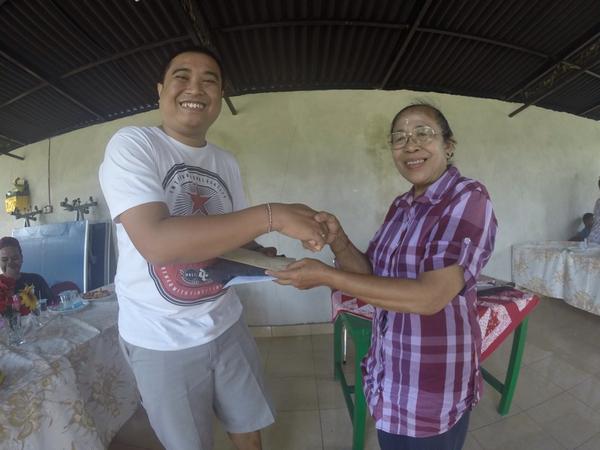 RT <a href="/tonkputra/">Kadek</a>: Penyerahan sumbangan dari <a href="/DNMTbali/">Dynamite Bali</a> dan beberapa teman yg sudah ikut berpartisipasi. #sharincarin9th