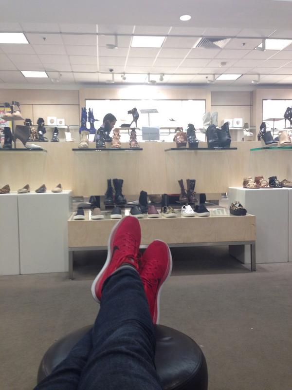 DimeloFelva's tweet photo. Vibin #womenssection http://t.co/Y7QSB61y5h