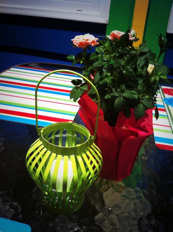 TunaBlueGrill's tweet photo. A little color and the whole atmosphere changes - enjoying the happy smiles here @TunaBlueGrill @Dauphinee_Inn http://t.co/eQoz4eS7eY