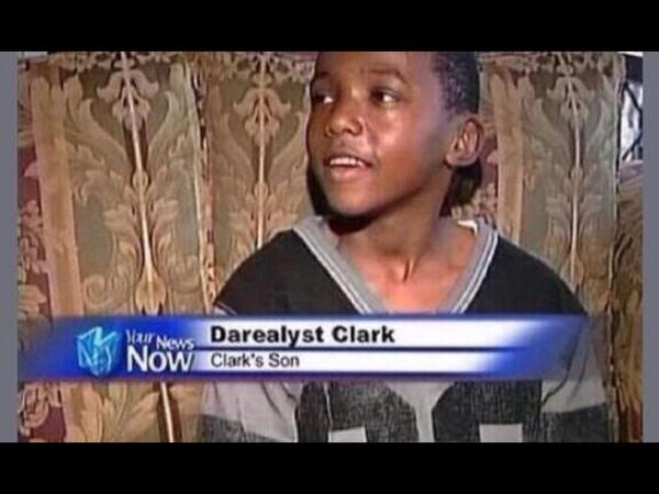 AmJoshNikols's tweet photo. Wate a minut. If he is Clark's sun and his las naim is Clark. Hiz dad iz Clark Clark. Wut http://t.co/JAEYddvTNi