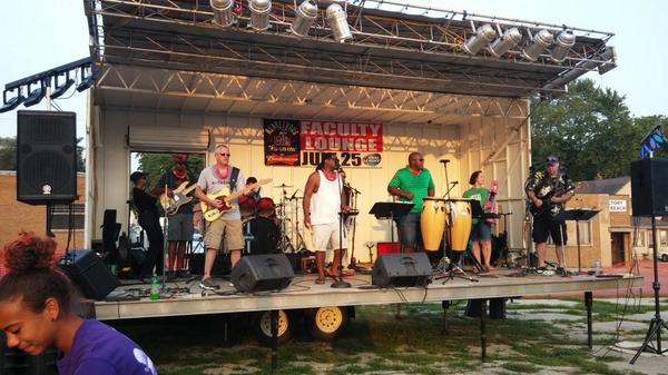 FLFunkBand's tweet photo. Sweatin' it out @ Rendezvous on the River. http://t.co/QOq43Xnkn7