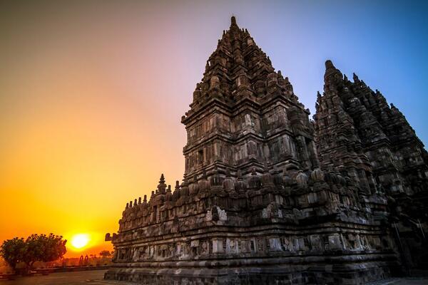 Sunset candi prambanan <a href="/jogjakarta/">zahra azizah</a> nan elok !