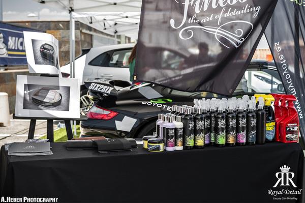 Royaldetailluxe's tweet photo. #autofinesse #products #royaldetail #detailing #carcare Our both past moth in Porsche Days Murcia. http://t.co/JKbWHLgvq0