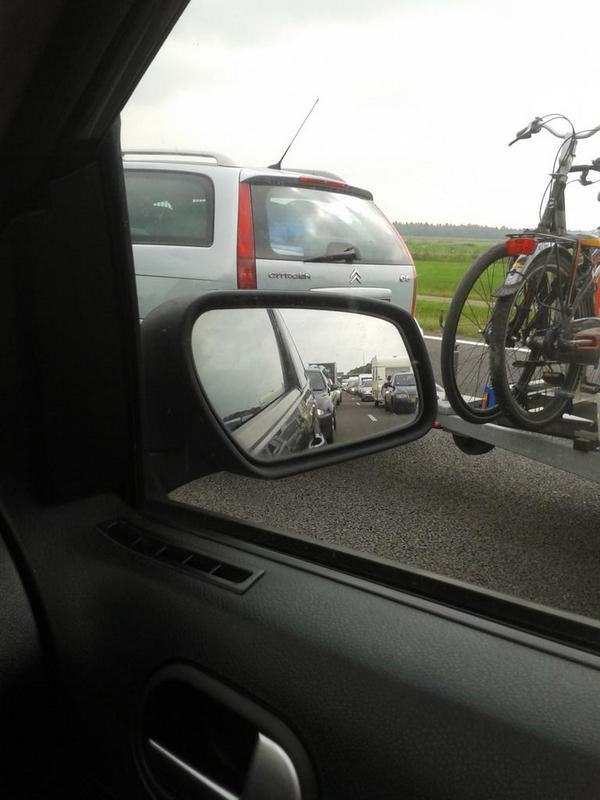 JanetHoogma's tweet photo. Hoezo vakantiedrukte bij kruispunt Joure... #A7 http://t.co/pJT7I35Zr6