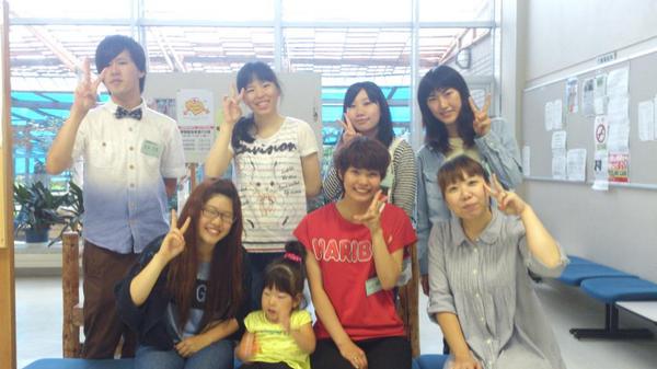 福専レンジャー 旭川福祉専門学校 V Twitter 今日は体験入学だったｮ 雨の中の流しそうめんでした 笑 卒業生 が色々な話をしてくれました 介護の卒業 渡辺さんと娘ののんちゃんと ハイチーズ のんちゃんに抱っこしてもらっちゃった 3 By福専オレンジ Http T