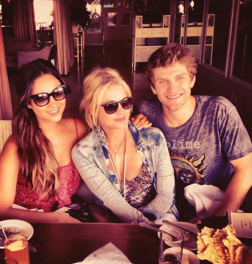 TheHadidPage's tweet image. My....heart....just....melted...🔥🔥🔥❤️❤️❤️ #PLL #ShayMitchell #AshBenzo #KeeganAllen