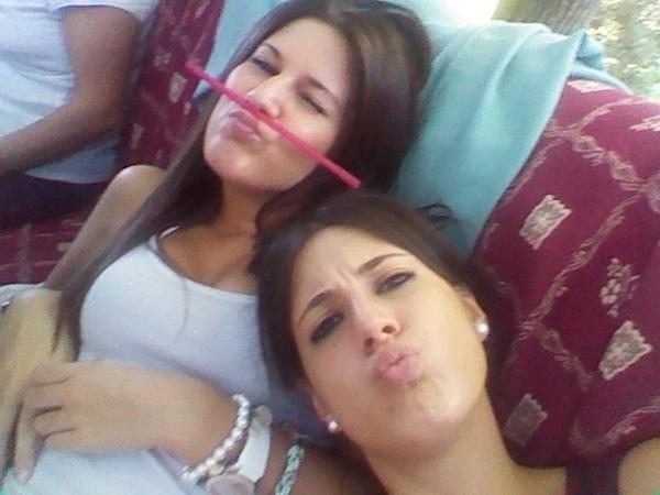 Marinaqsd's tweet photo. Y hoy ya si, ya sin equivocaciones felicitar a mi cosa feaaa, @AnaNavarreteort a pasar un buen día gorda! Un besitoo http://t.co/2KjPqALxn9