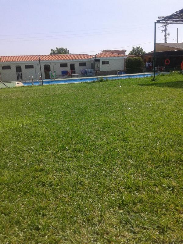 Patri_08_'s tweet photo. Asi si! #pueblo #verano #piscina http://t.co/0vOyBgbOVI