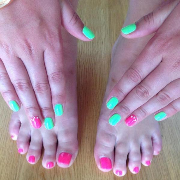 MissNeve02's tweet photo. Neon gel nails for my beautiful besty @Staners05 before holiday! #Gelish #neon #summer #justnails http://t.co/6v8PC2TfBX