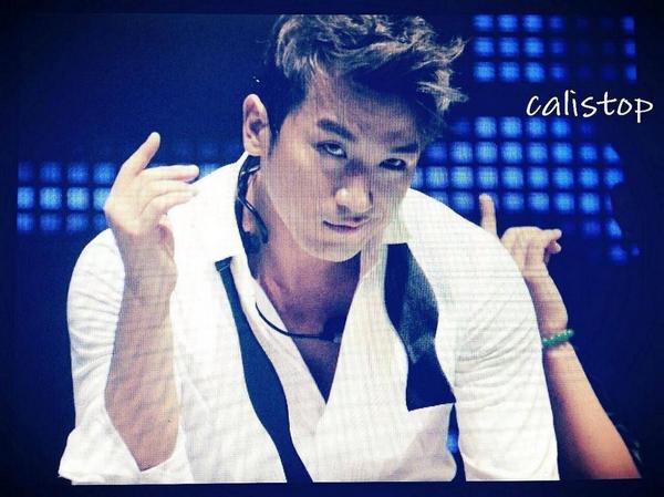 ichashinhwa's tweet image. WHO ALLOWS HIM RT @WaeRic_D: THIS PIC IN HQ IS NEEDED. 😱😱😱♥️#idie #MSTEP #이민우 #shinhwa (cr on pic)