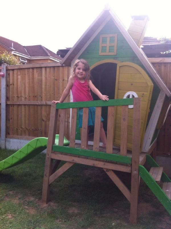 helpindieuk's tweet photo. They grow up so quick. Indie moving into her new house . #helpindie http://t.co/WUkh4TIHNH