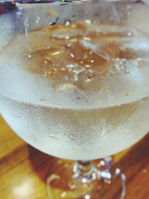 cafe_sella's tweet photo. 스미노프 한잔으로 기분 업!!! http://t.co/QNvxE3ulEK