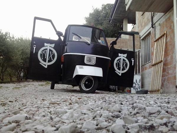 LucaPiva94's tweet photo. La J-Ape @jaxofficial http://t.co/aAEej4oQrZ