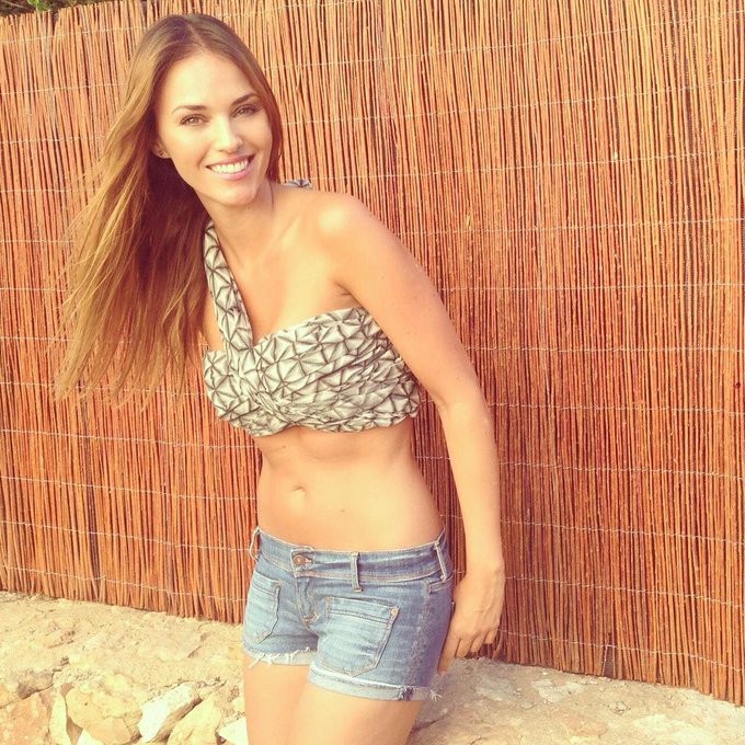 "@helenlindesgrif: Sab&eacute;is sacarle partido a un foulard?? 10 maneras de usarlo... http://t.co/yic2wORdQM<a class="tags" target="_blank" title="On Twitter" href="/?out=eyJ0eXAiOiJKV1QiLCJhbGciOiJIUzUxMiJ9.eyJpYXQiOjE3MjQ4NTIzNTEsImlzcyI6InR3cG9ybnN0YXJzLmNvbSIsIm5iZiI6MTcyNDg1MjM1MSwiZXhwIjoxNzU2Mzg4MzUxLCJyZWRpcmVjdF91cmwiOiJodHRwczovL3R3aXR0ZXIuY29tL2hlbGVubGluZGVzZ3JpZiJ9.0D5lkoFpLqAkb9kt6YXnuHx8vRV1nP5qz39fT_aXje1tiAGk-cqWhnM-3oPHGQerq4RDZfByY1tUiPPaFdrG2w">@helenlindesgrif</a>